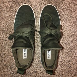 Steve Madden Womens Lancer Olive Fashion Sneaker